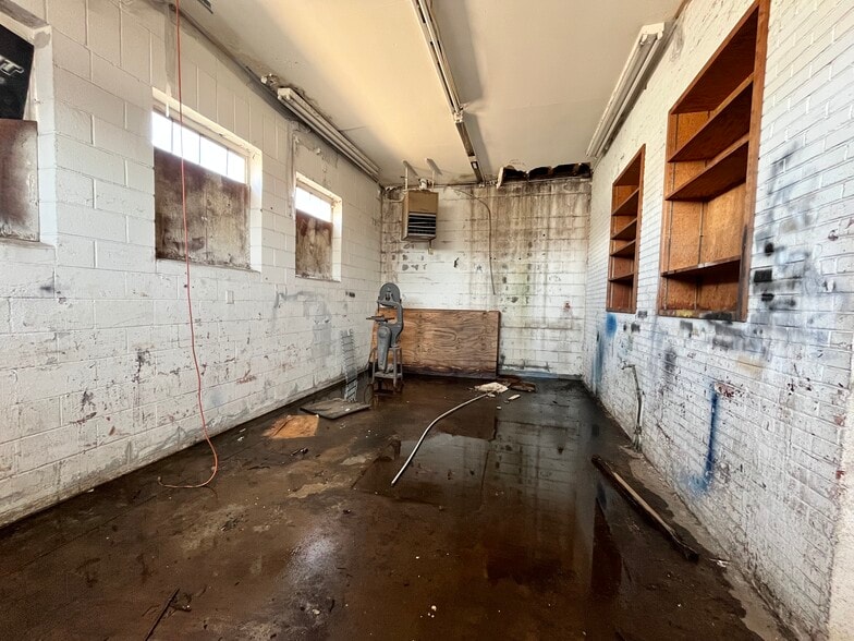 More Photos Of 1213 Scott Ave, Wichita Falls Service For Sale