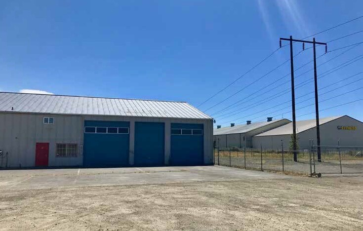 Primary Photo Of 4150 W 11th Ave, Eugene Service For Lease