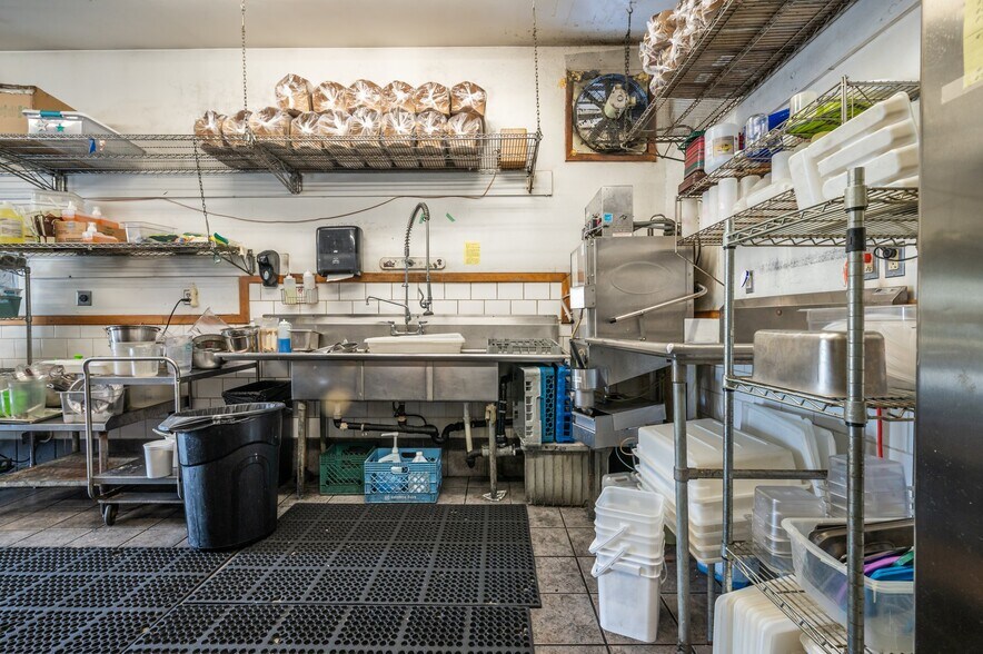More Photos Of 259 6th St, Port Orford Restaurant For Sale