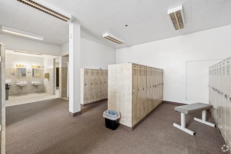 More Photos Of 131 University Dr, Pontiac Health Club For Sale