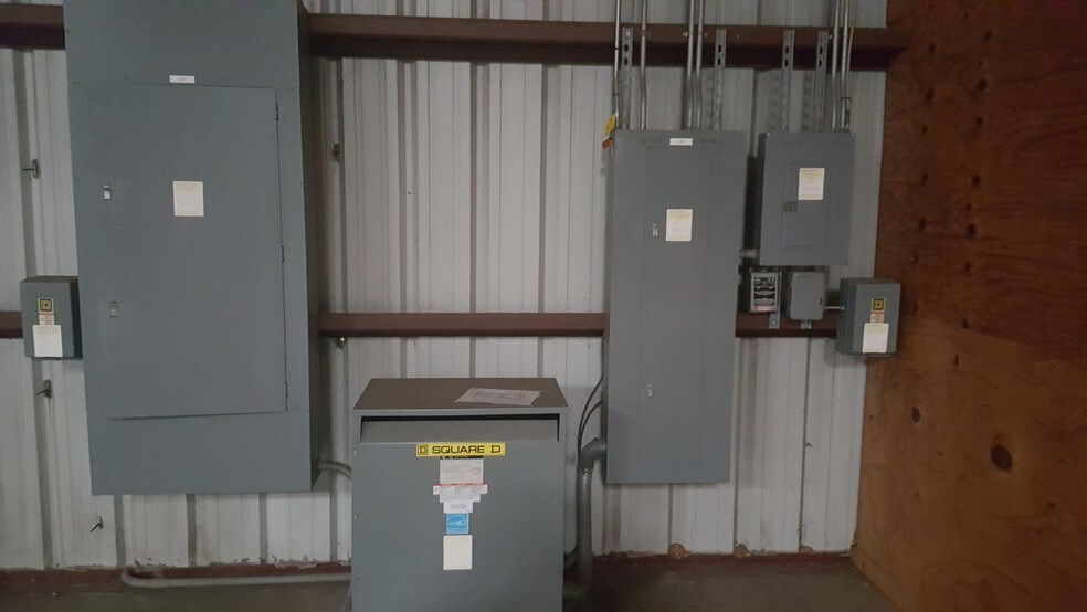 More Photos Of 1959 Saratoga Blvd, Corpus Christi Warehouse For Lease