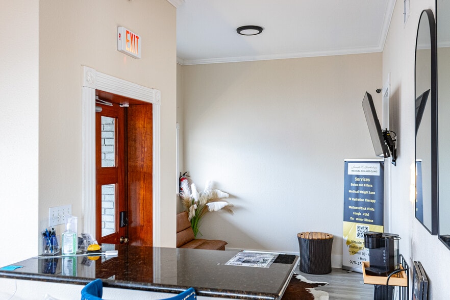 More Photos Of 214 E Main St, Brenham Office Residential For Sale