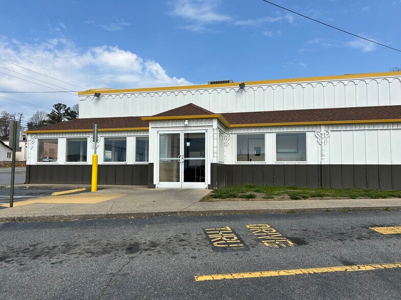 More Photos Of 1121 Memorial Blvd S, Martinsville Fast Food For Sale