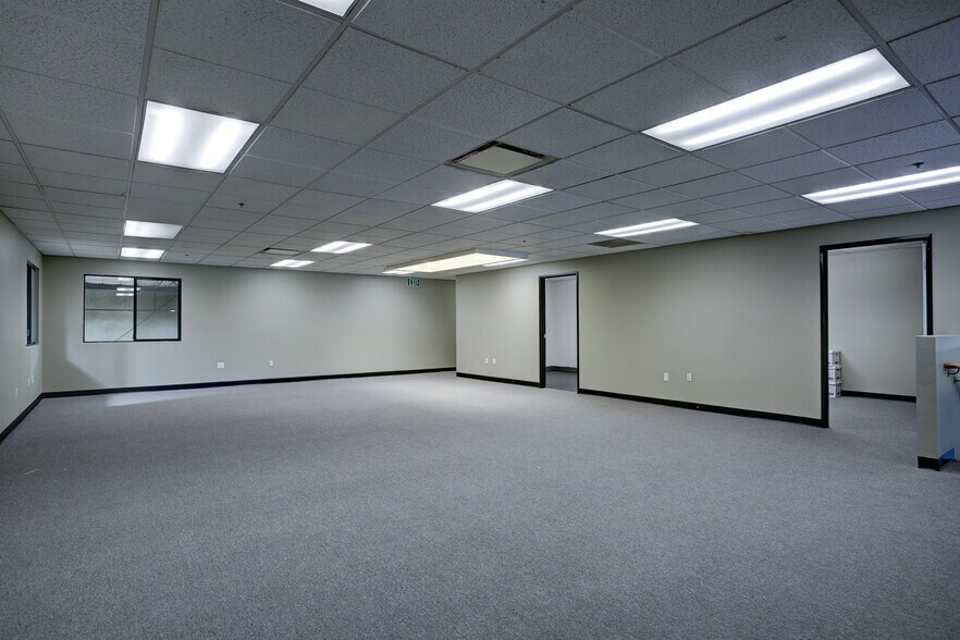 More Photos Of 2675 Vista Pacific Dr, Oceanside Warehouse For Lease