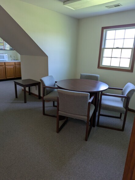 More Photos Of 380 Browns Ln, Coshocton Office For Lease