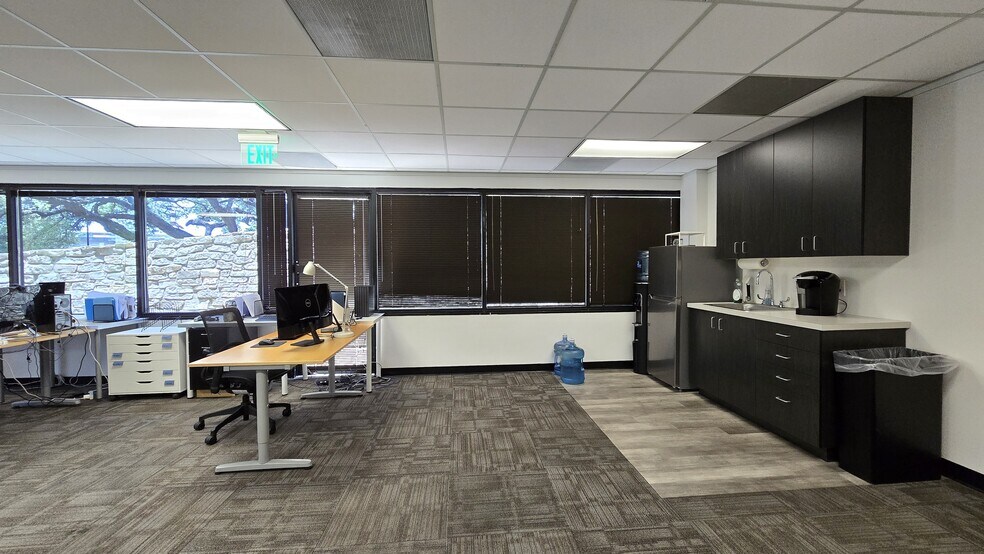 More Photos Of 4009 Banister Ln, Austin Office For Lease