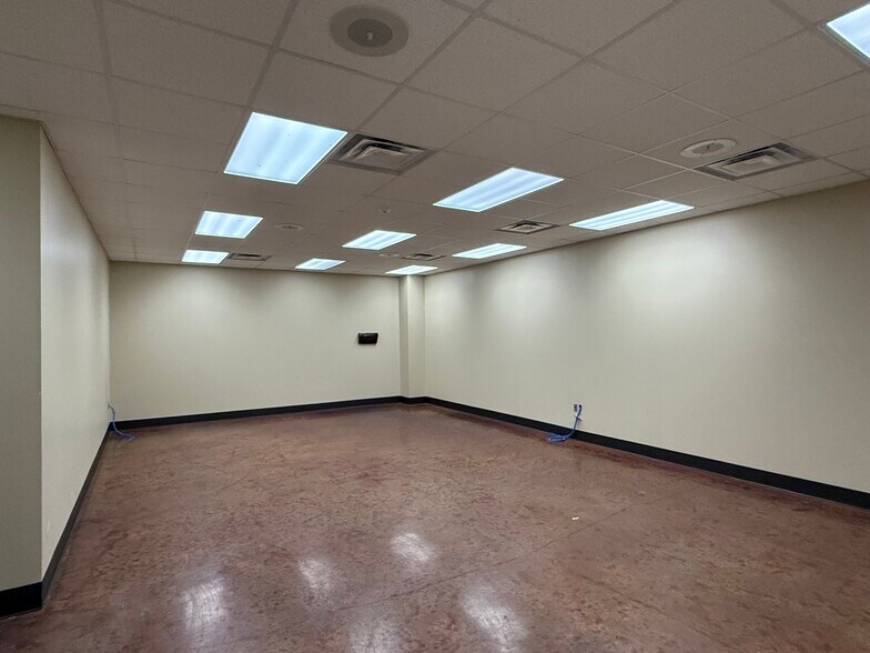 More Photos Of 7160 Antoine, Shreveport Manufacturing For Sale
