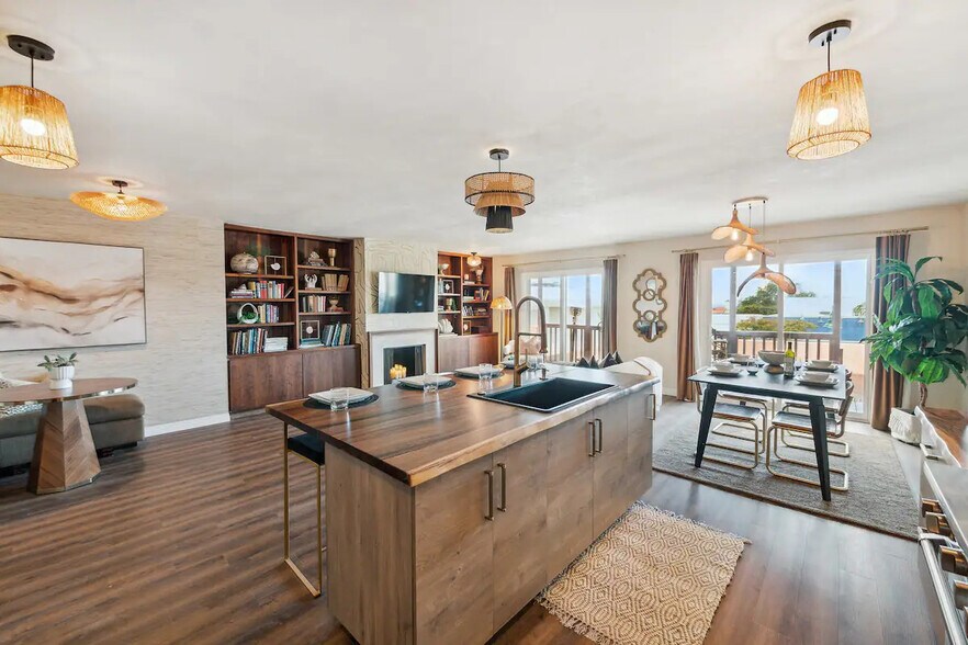 More Photos Of 5639 La Jolla Blvd, La Jolla Storefront Retail Residential For Sale