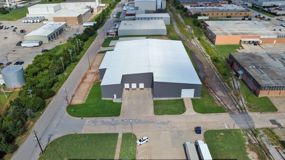 More Photos Of 200 NE 34th St, Oklahoma City Warehouse For Lease