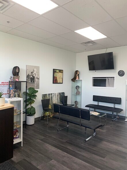 More Photos Of 3131 27th St NE, Calgary Storefront For Sale