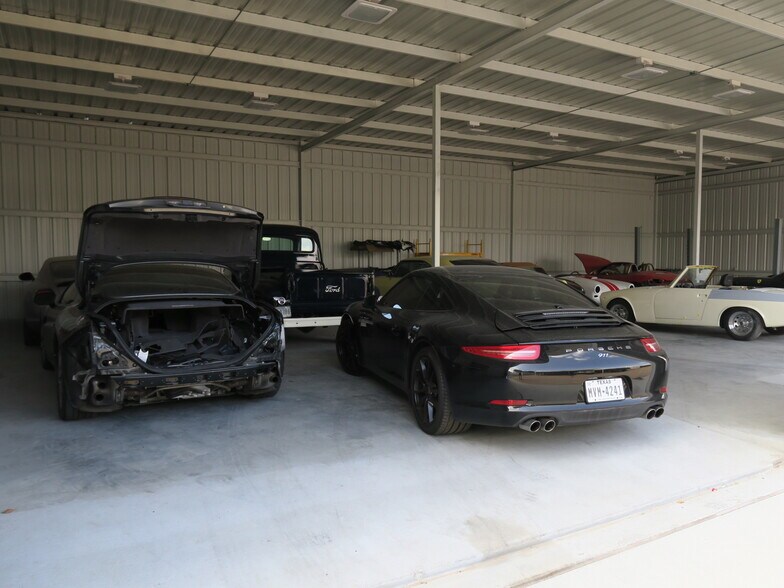 More Photos Of 5610-5613 Southwest Fwy, Houston Flex For Lease