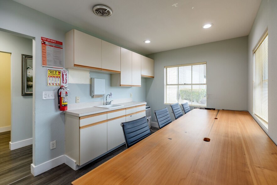 More Photos Of 12850 SW Canyon Rd, Beaverton Medical For Lease