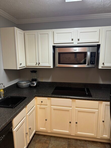 More Photos Of 126 S 8th St, Opelika Office For Sale