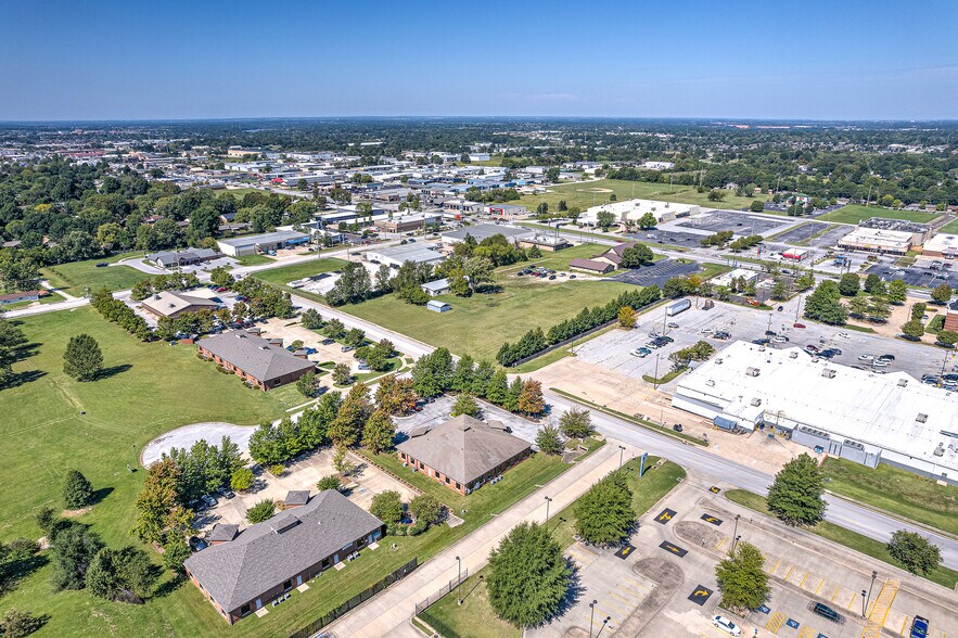 More Photos Of 1479 Executive Pl, Springdale Medical For Sale