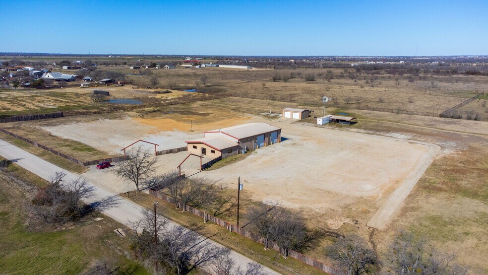 More Photos Of 7240 Jackson Rd, Krum Light Manufacturing For Lease