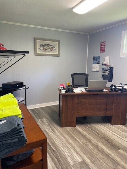 More Photos Of 75 Maple Rd, Mathews Office For Sale