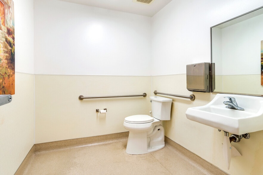 More Photos Of 339 N Berry St, Brea Light Manufacturing For Sale