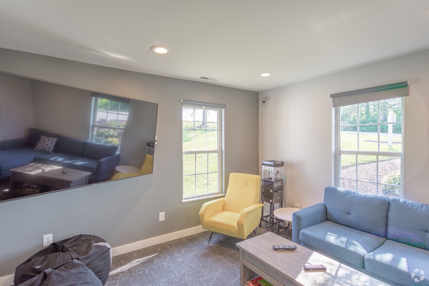 More Photos Of 100 Meadow Trail Dr, Highland Heights Apartments For Sale