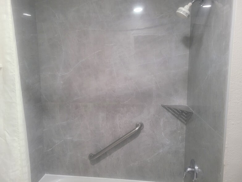 More Photos Of 9000 Airport Blvd, Houston Hotel For Sale