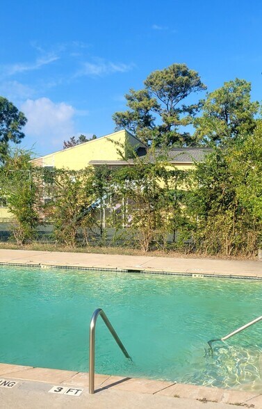 More Photos Of 12803 Northborough Dr, Houston Apartments For Sale