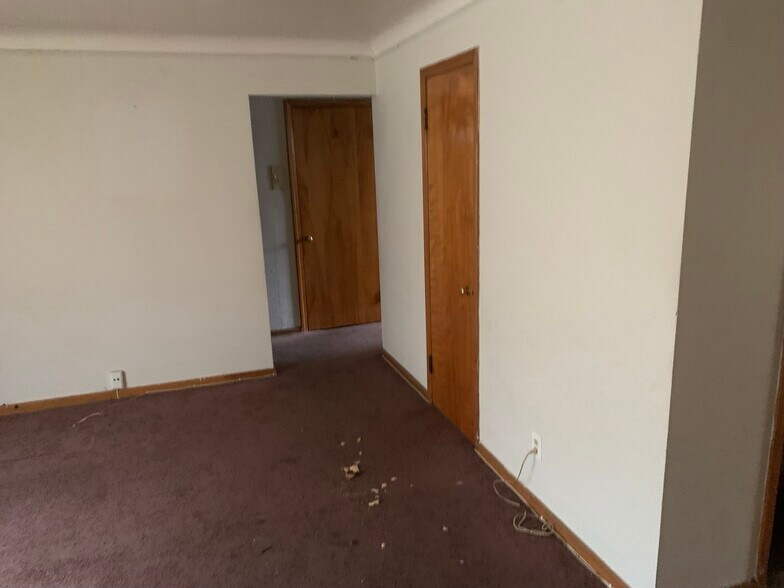 More Photos Of 2521 Noble Rd, Cleveland Heights Apartments For Sale