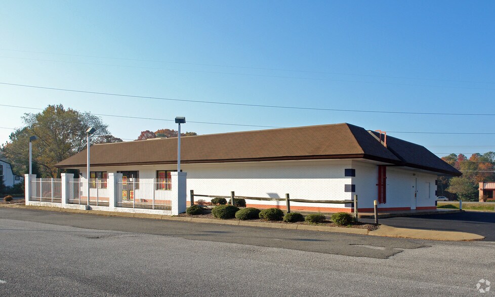 More Photos Of 4340 George Washington Mem Hwy, Yorktown Freestanding For Sale