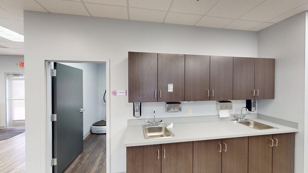 More Photos Of 1192 E Pershing Rd, Decatur Medical For Lease