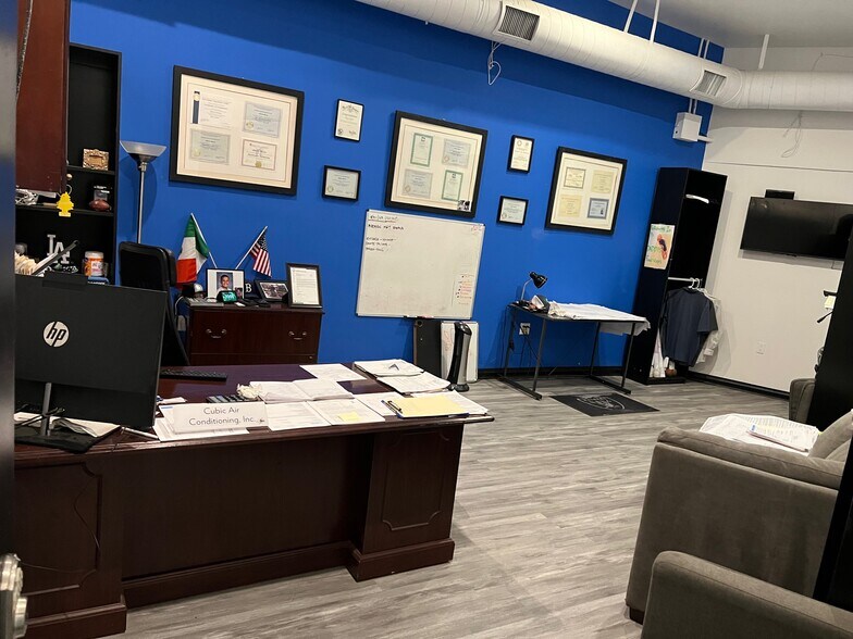 More Photos Of 9121 Woodman Ave, Arleta Storefront Retail Office For Sale