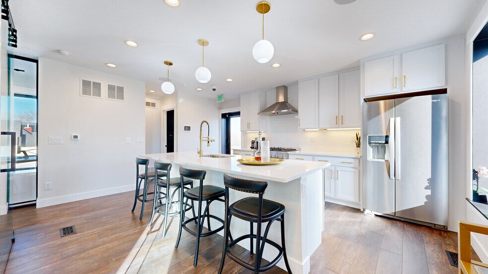 More Photos Of 3700 N Franklin St, Denver Office For Sale