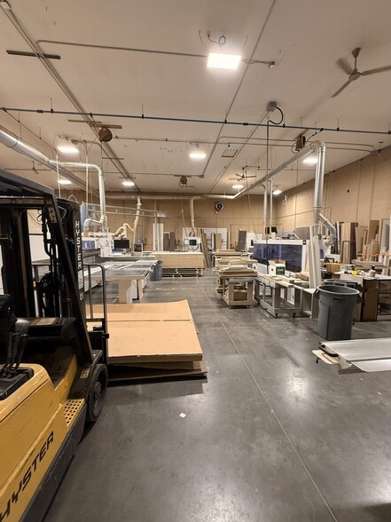More Photos Of 1272 W Sportsplex Dr, Kaysville Warehouse For Sale