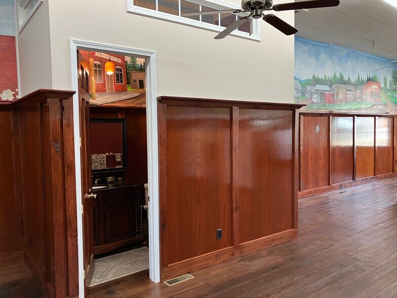 More Photos Of 157 N Main St, Bostic Office For Sale
