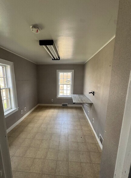 More Photos Of 673 S Main St, Plymouth Freestanding For Lease