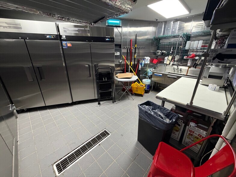 More Photos Of 17 Old Fulton St, Brooklyn Storefront Retail Residential For Lease