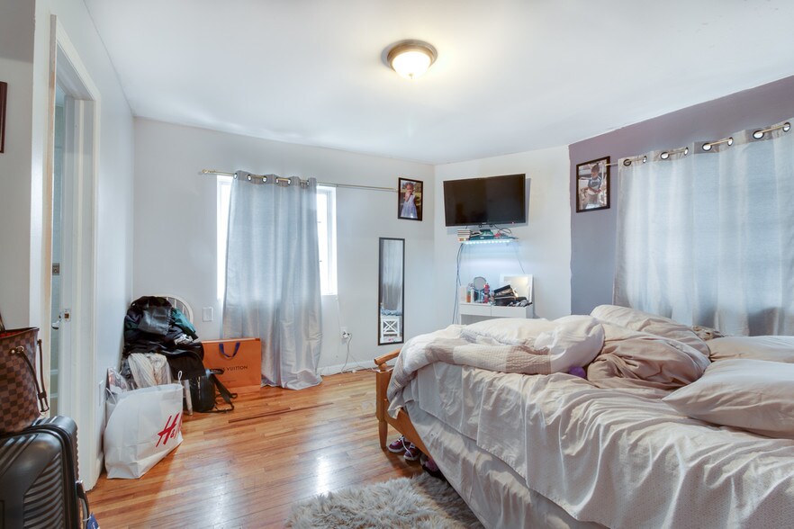 More Photos Of 89-06-89-08 S Conduit Ave, Howard Beach Apartments For Sale