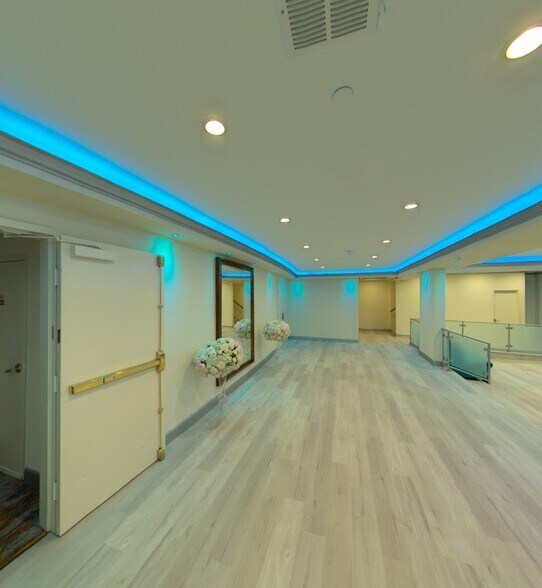 More Photos Of 417 1/2-419 N Brand Blvd, Glendale Restaurant For Sale