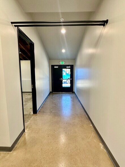 More Photos Of 607 S Public Rd, Lafayette Freestanding For Lease