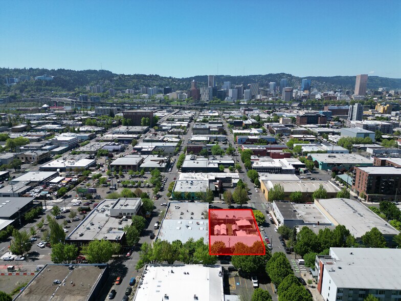 More Photos Of 1132 SE Salmon St, Portland Warehouse For Sale