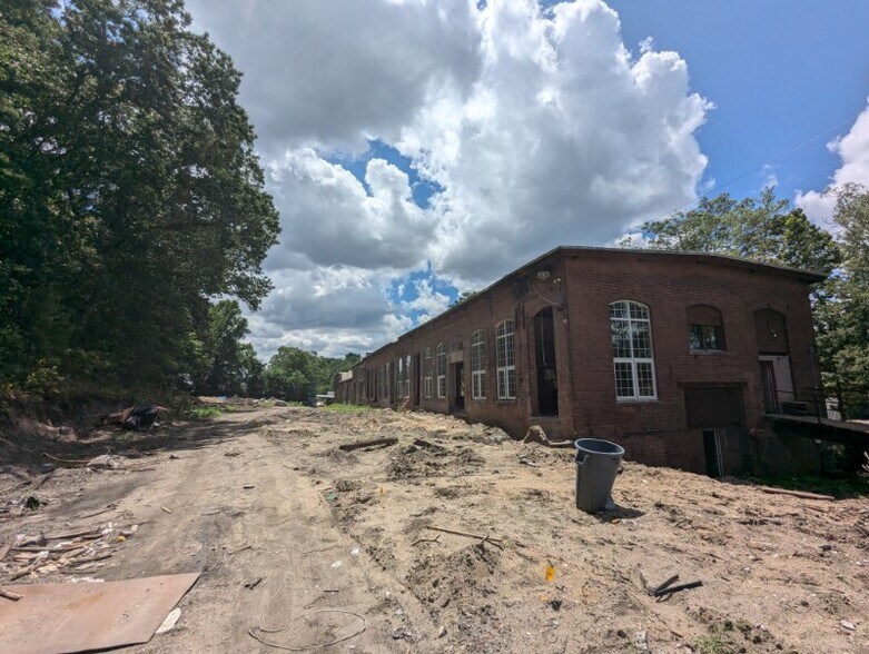 More Photos Of 70 Moshassuck Rd, Lincoln Manufacturing For Lease