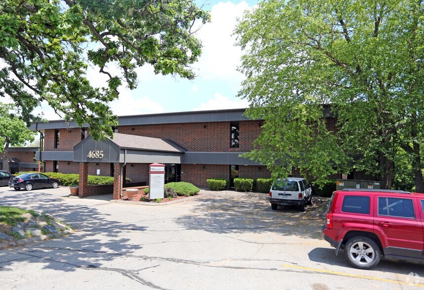 More Photos Of 4685 Merle Hay Rd, Des Moines Office For Lease