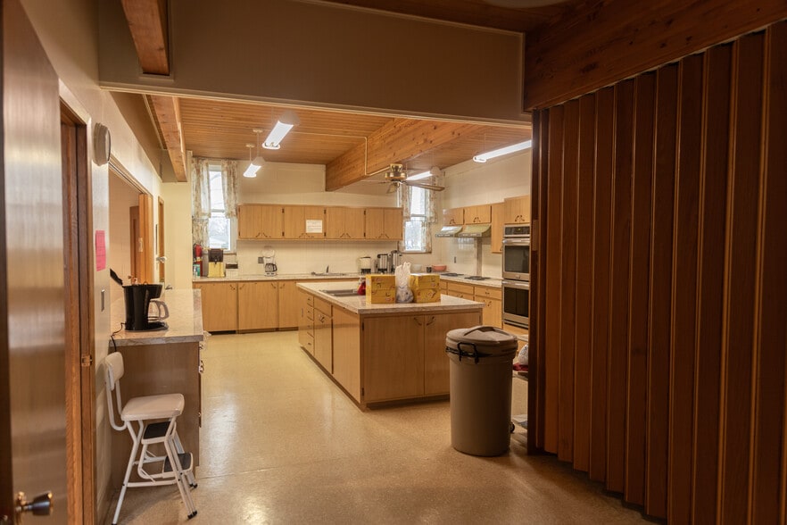 More Photos Of 381 H St, Hampton Religious Facility For Sale