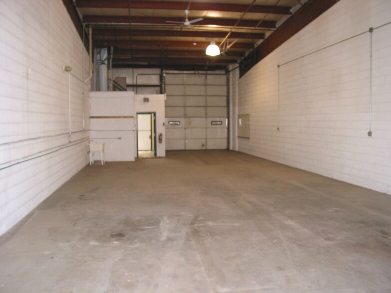 More Photos Of 6817 Hobson Valley Dr, Woodridge Warehouse For Lease
