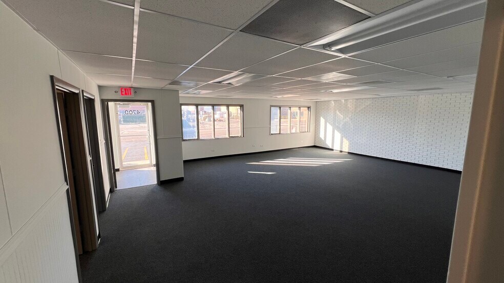 More Photos Of 4700 W 137th St, Crestwood Warehouse For Lease