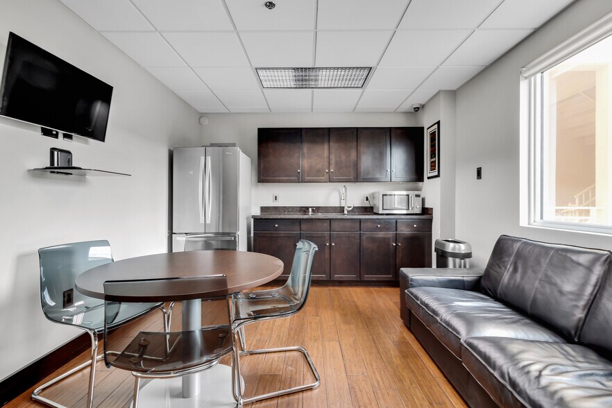 More Photos Of 12595 SW 137th Ave, Miami Office Residential For Lease