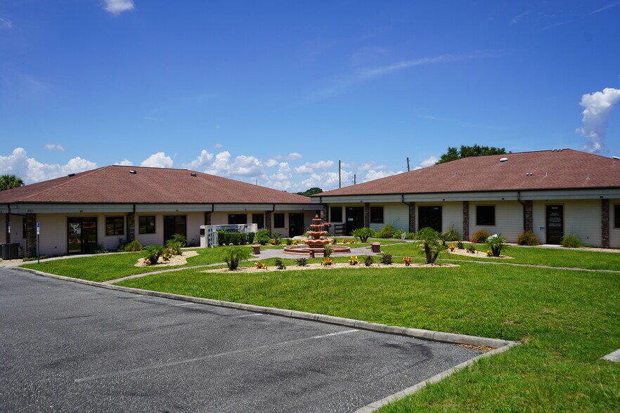 More Photos Of 301 Skyline Dr, Lady Lake Unknown For Lease