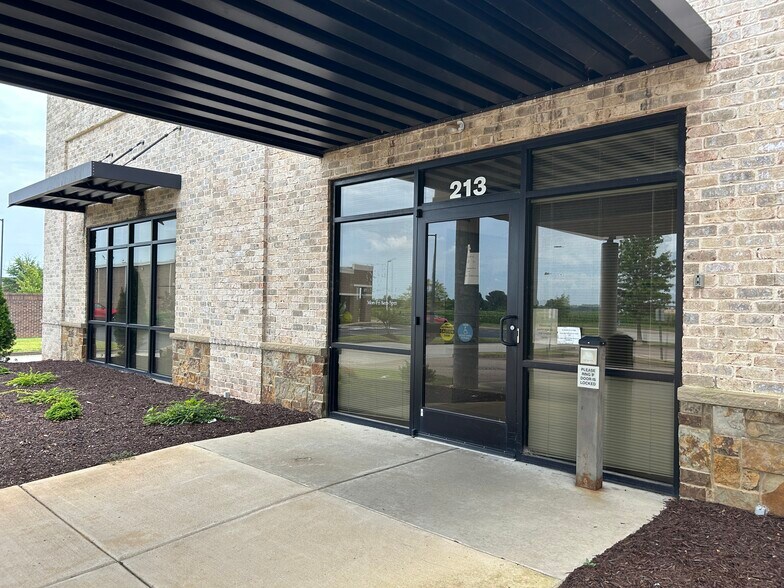 More Photos Of 213-221 Sterling Farm Dr, Jackson Medical For Lease