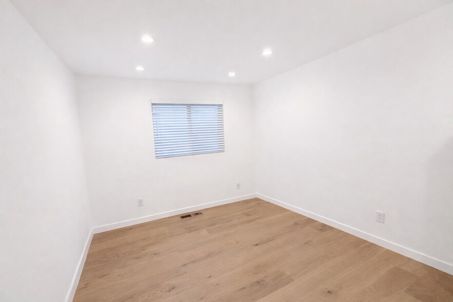 More Photos Of 2045 Emerson St, Berkeley Apartments For Sale