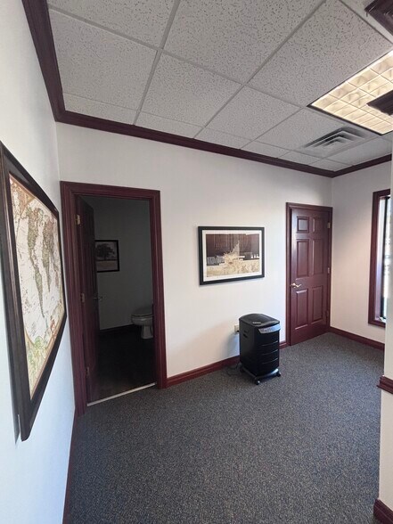 More Photos Of 1421 Union St, Lafayette Office For Sale