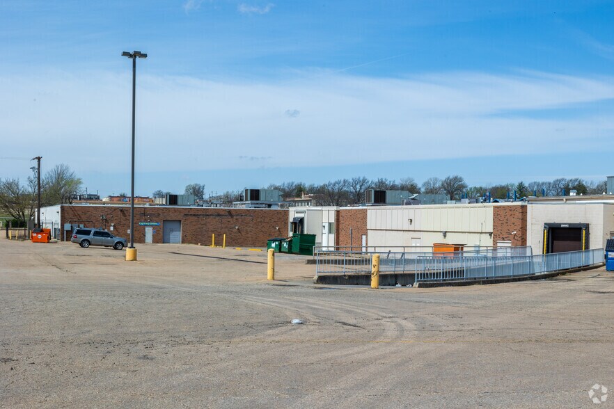 More Photos Of 105-115 SW 29th St, Topeka General Retail For Sale