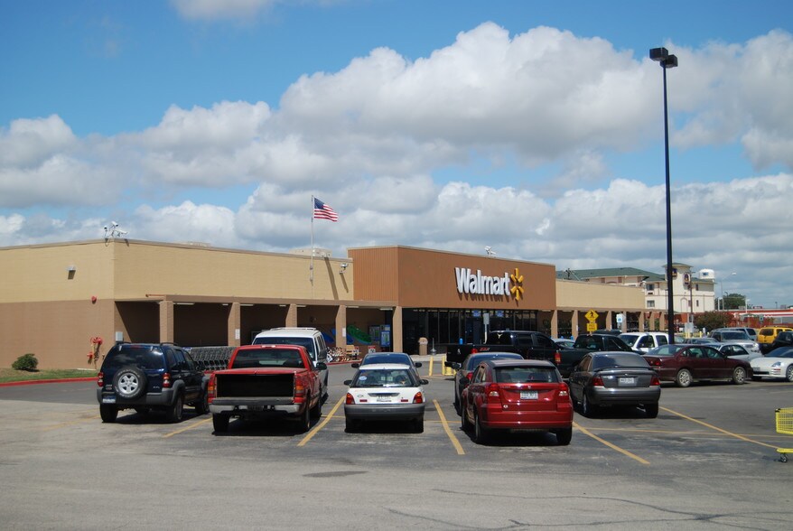 More Photos Of 2428-2490 E Austin St, Giddings Unknown For Lease