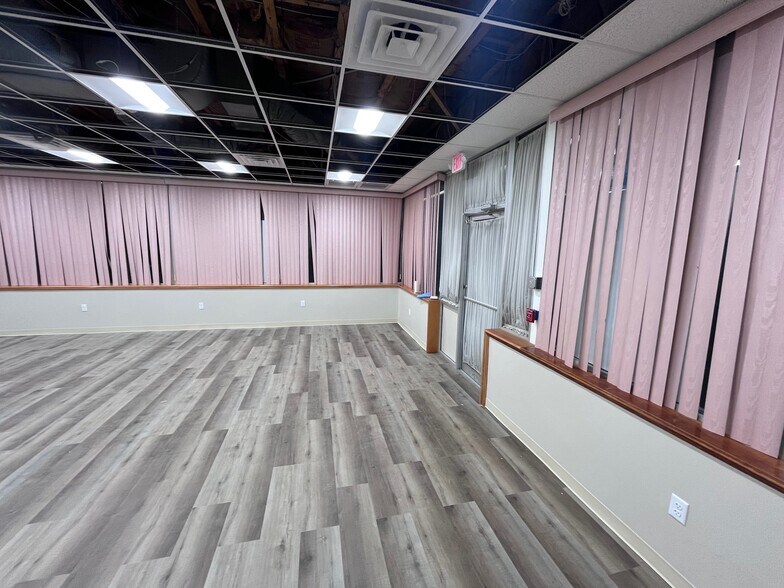 More Photos Of 99 Winthrop Ave, Lawrence Storefront Retail Office For Lease